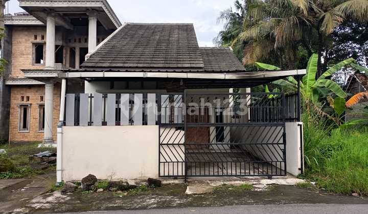 A096 - Rumah Siap Huni Pinggir Jalan Aspal Dekat Pasar Godean A096 - Rumah Siap Huni Pinggir Jalan Aspal Dekat Pasar Godean