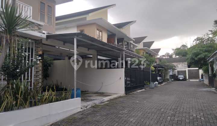 A176 - Rumah Mewah 2 Lantai Full Furnish Dekat Stadion Maguwo 2