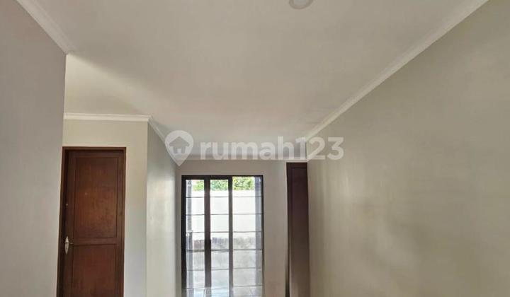 Beautiful house in BSD Delatinos, move-in ready, strategic location. 2