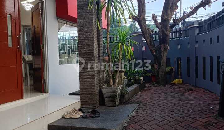 A TIDY HOUSE IN BINTARO, ALREADY FURNISHED, READY TO OCCUPY, STRATEGIC LOCATION. 2