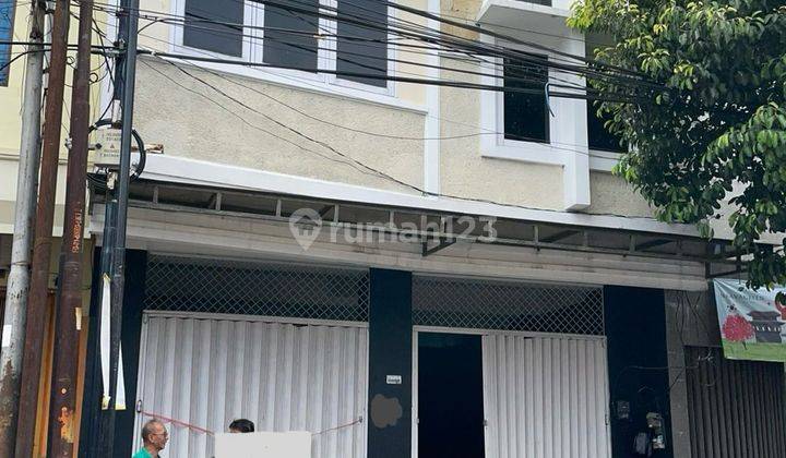 Dijual Ruko / Rumah Toko 2 Lantai Siap Pakai Strategis di Oro-oro Dowo, Kota Malang. 2