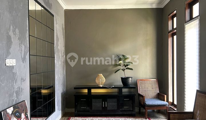 Exclusive Residence in a Comfortably and Securely Developing Area at the Center of ******** 8Ada