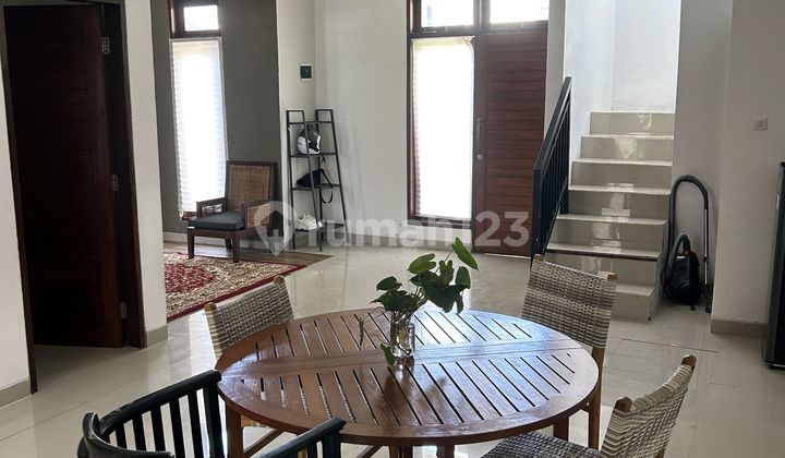 Exclusive Residence in a Comfortably and Securely Developing Area at the Center of ******** 8Ada