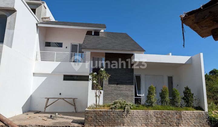 Hunian Eksklusif Dan Strategis Di Lingkungan Yg Tenang Dan Aman Hunian Eksklusif Dan Strategis Di Lingkungan Yg Tenang Dan Aman