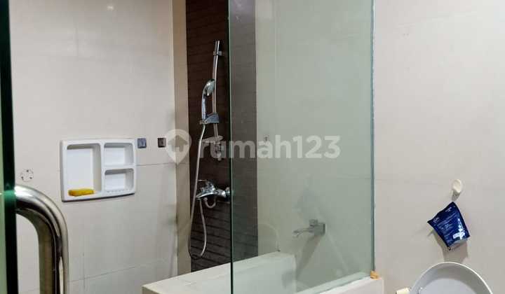 Rumah Semifurnished Siap Huni 2 Lt Sayap Setraduta 2