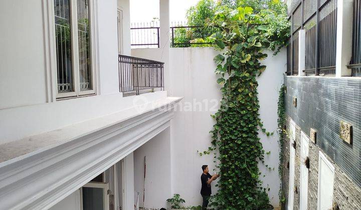 Disewakan Rumah Mewah Dengan Harga Termurah Sudah Ada Kolam Berenang 1