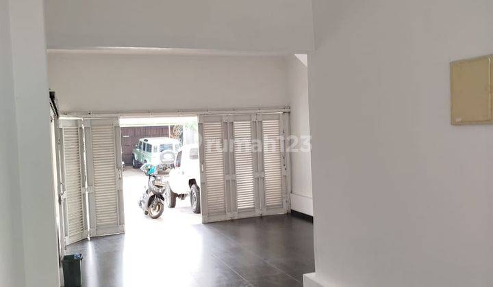 Disewakan Rumah Mewah Dengan Harga Termurah Sudah Ada Kolam Berenang 2