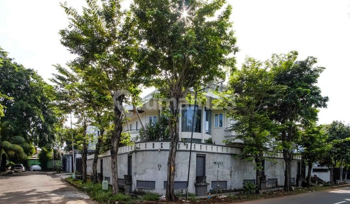 Rumah Keren Taman Kebon Jeruk Intercon