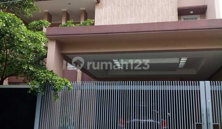 Rumah 3 Lantai Taman Aries Kembangan Jakarta Barat