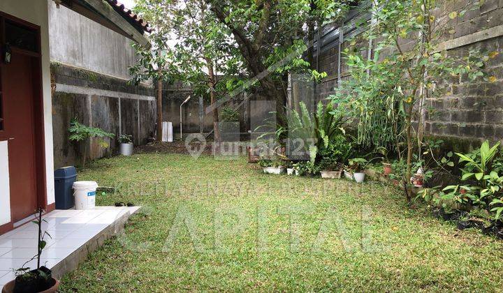 backyard jual rumah asri di komplek