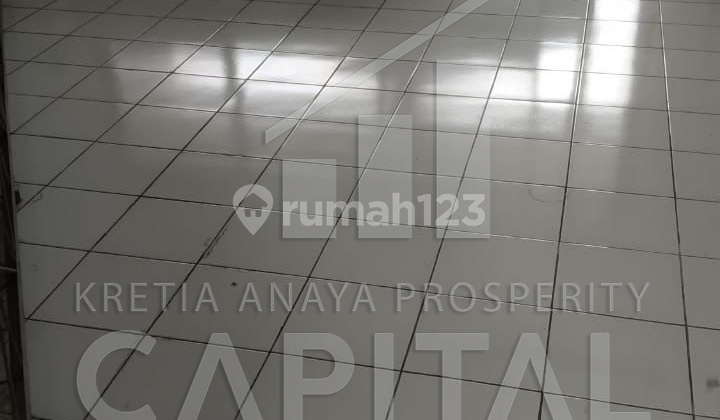 For Sale: 3-Story Shop House on Gunung Batu Main Road 1