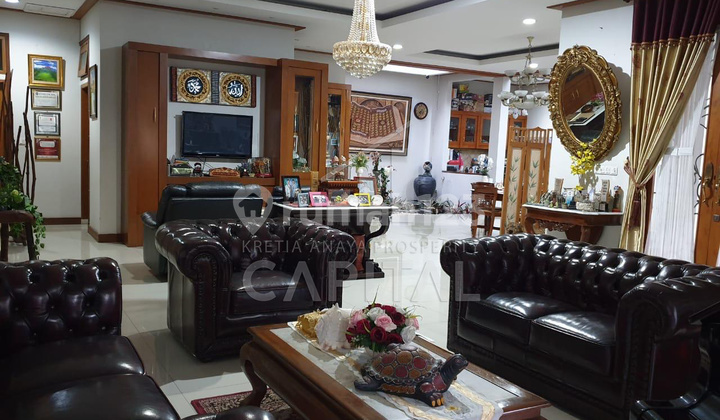 Rumah Mewah dan Asri 3 LT di Kawasan Elite Setrasari Bandung 1