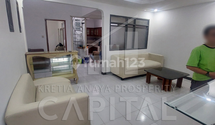 Rumah Asri 2 Lantai Lokasi Strategis di KomplekTaman Mutiara Cimahi Tengah