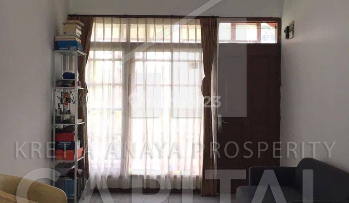 ruang tamu jual rumah asri di komplek