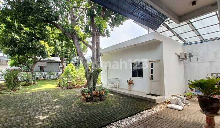 Rumah Dan R. Usaha Jl Gajah Raya  2