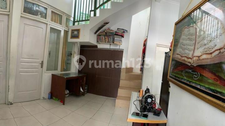 Rumah di Jalan Singa Timur 2