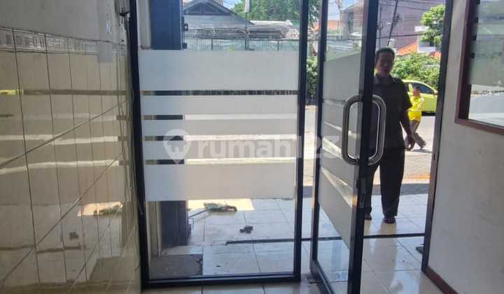 For Sale/Rent Strategic 3-Story Shop House in Tenggilis 2