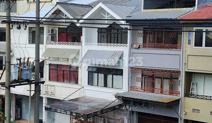 For Rent 3-Story Shop House Nginden Intan