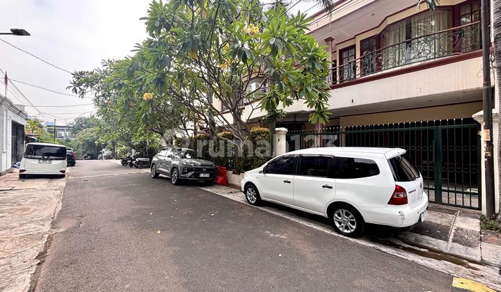 RUMAH MEWAH OLD MONEY SIAP HUNI DI LOKASI FAVORIT,AKSES JALAN SUPER LEBAR DEKAT PUSAT BISNI DAN KULINER TEBET  1