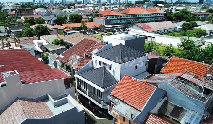DIJUAL RUMAH KOST 3 LANTAI DI ZONA BISNIS DAN PERKANTORAN, COCOK UNTUK INVESTASI DIJUAL RUMAH KOST 3 LANTAI DI ZONA BISNIS DAN PERKANTORAN, COCOK UNTUK INVESTASI