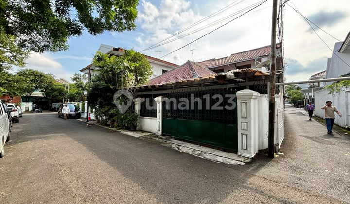 BEST LOCATIONS!!!RUMAH HITUNG TANAH AKSES JALAN LEBAR DEKAT STASIUN TEBET DAN WISATA KULINER TEBET 1