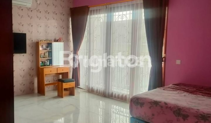 Panoramic View, Rumah Hook 2 Lantai, 5 BR + Rooftop dan Full Furnished di Kawasan Villa Elite Munggu Dekat ke Canggu 2