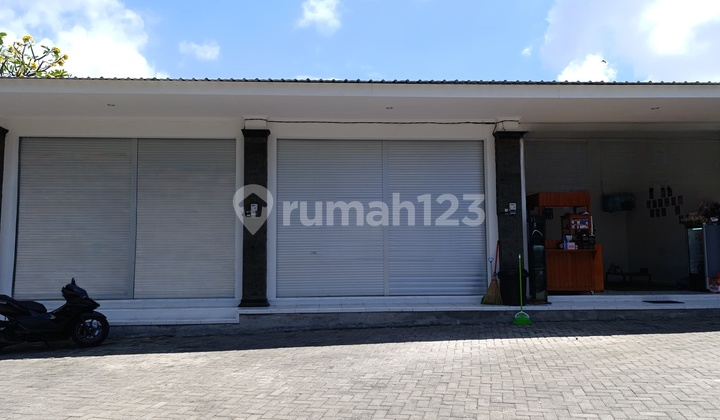 4x5 Store in Legian Tourist Area