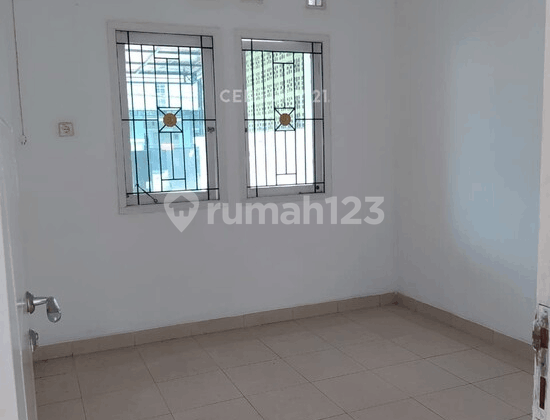 Quick Sale Ready-to-Occupy House in Villa Bogor Indah Complex Bogor 2