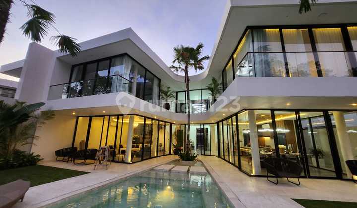 Brand New Luxury 4 Bedroom Villa For Sale In Umalas (215V)