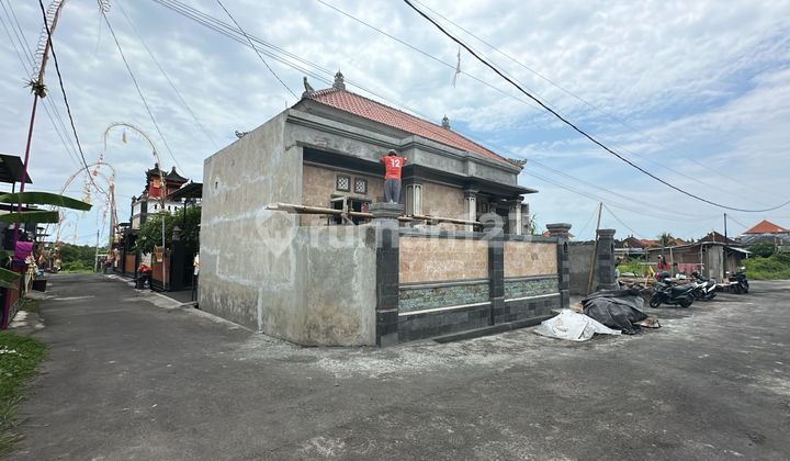 Modern Minimalist House 3 Bedrooms Batubulan (31VA3)