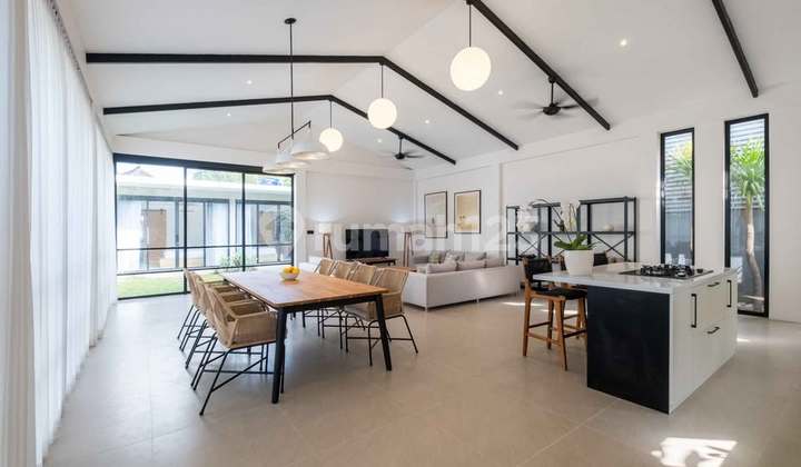 Exclusive 4 Bedroom Modern Villa Beachside In Seminyak (312V) 2