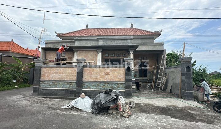 Modern Minimalist House 3 Bedrooms Batubulan (31VA3)