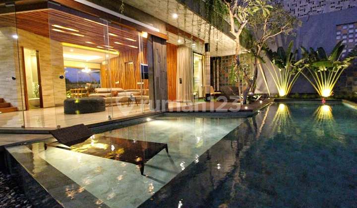 LUXURY 5 BEDROOM VILLA FOR RENT SANUR AREA (235V)
