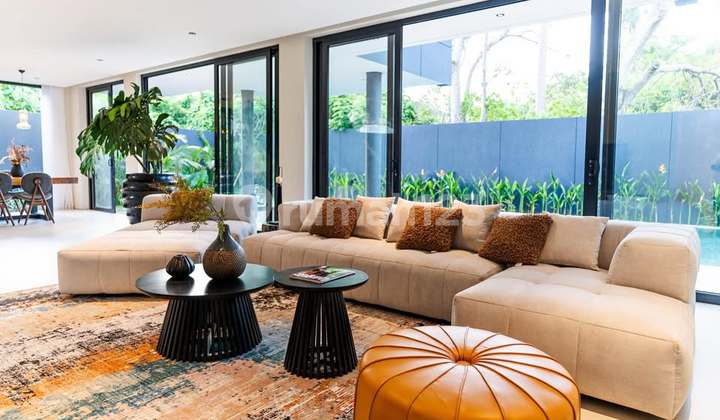 LUXURIOUS 5 BEDROOM VILLA PERERENAN BADUNG (236Vfb)