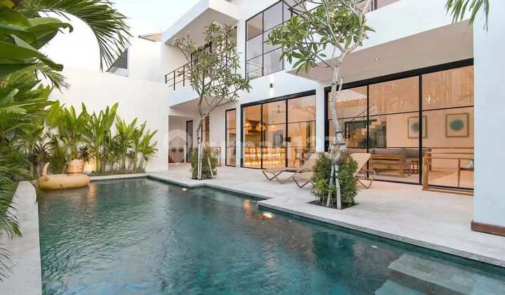 Luxury 4 Bedroom Villa For Rent In Umalas Bumbak (235V) Luxury 4 Bedroom Villa For Rent In Umalas Bumbak (235V)