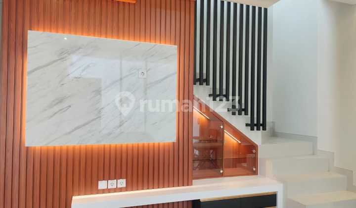 RUMAH BARU 2 LANTAI DENGAN KOLAM RENANG DENPASAR BARAT (172V) 