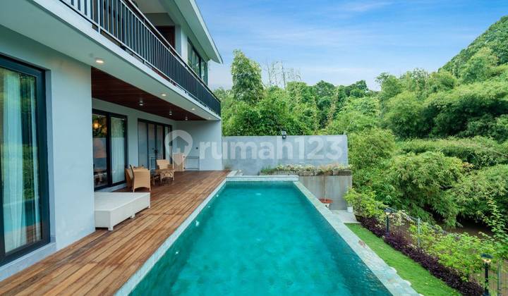 Luxury 3-Bedroom Villa For Rent In Prime Sanur Location (327V) Luxury 3-Bedroom Villa For Rent In Prime Sanur Location (327V)