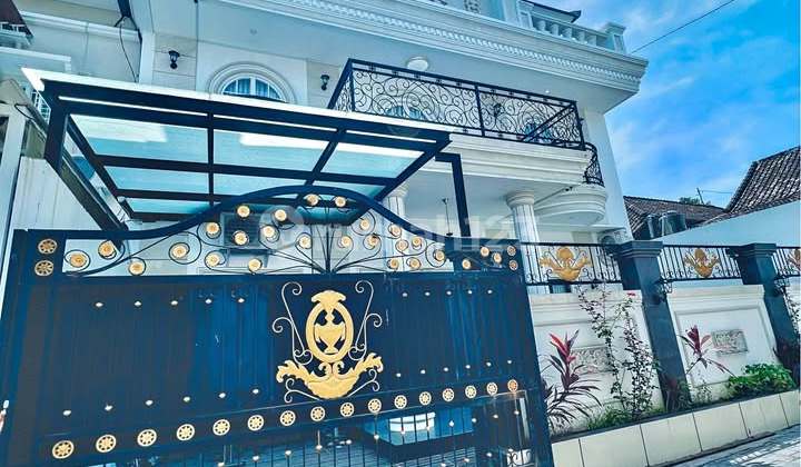 Fully Furnished Modern 3 Bedroom Villa in Central Denpasar (228V)