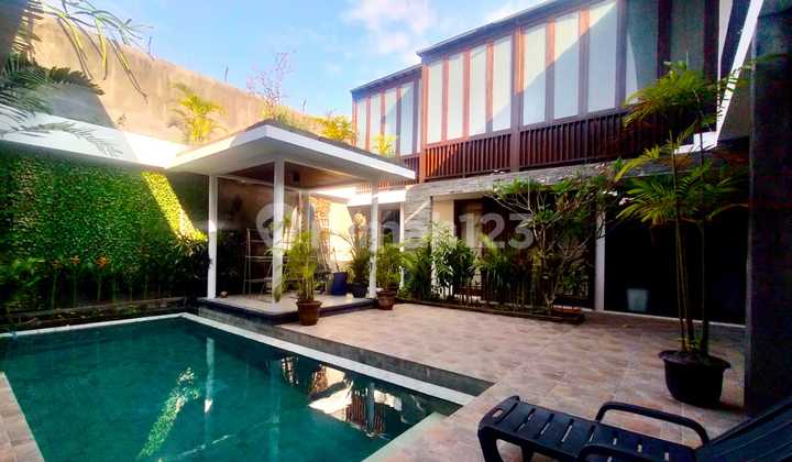 Spacious 6BR Villa for Rent in Prime Sanur Area (201V) Spacious 6BR Villa for Rent in Prime Sanur Area (201V)