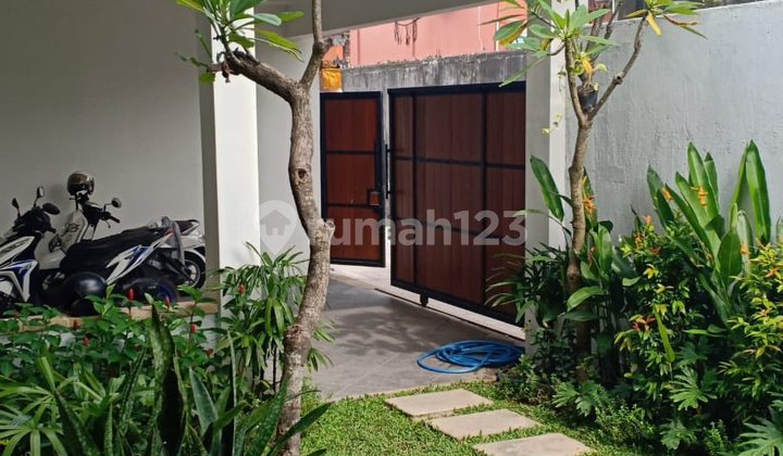 Elegant 3 Bedroom Villa With Garden & Rooftop Near Sanur (169) Elegant 3 Bedroom Villa With Garden & Rooftop Near Sanur (169)