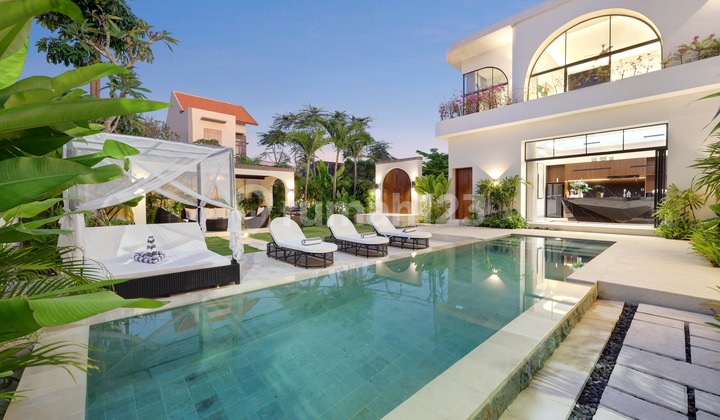 Luxury 3-Bedroom Villa For Rent | Canggu - Kerobokan (347V) Luxury 3-Bedroom Villa For Rent | Canggu - Kerobokan (347V)