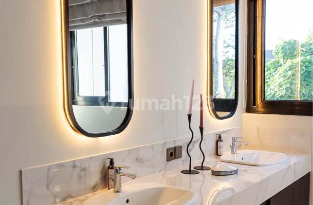 LUXURIOUS 5 BEDROOM VILLA PERERENAN BADUNG (236Vfb)