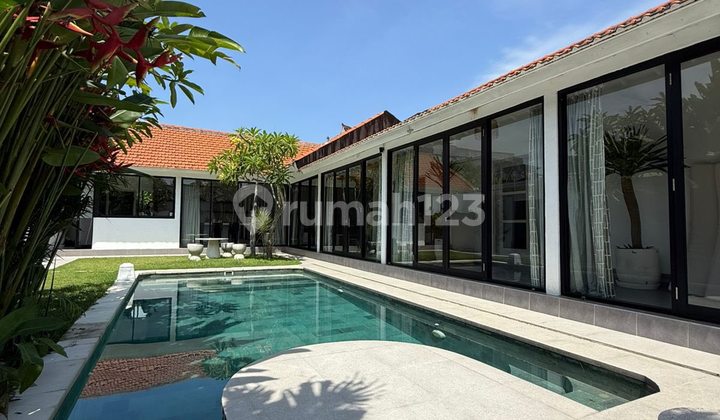4-Bedroom Villa With Private Pool Semer Kerobokan (326V) 4-Bedroom Villa With Private Pool Semer Kerobokan (326V)