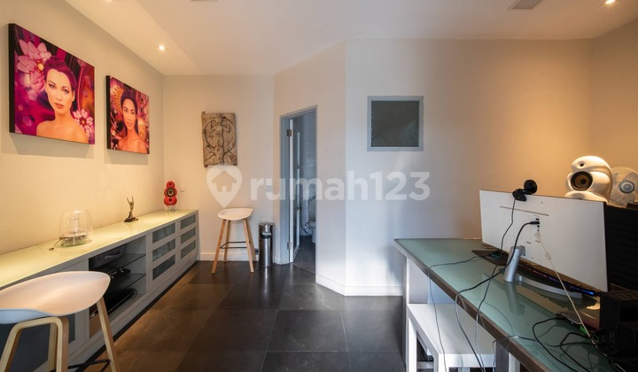 Lease Beach Side Sanur 4 Bedroom Luxury Villa (338V)