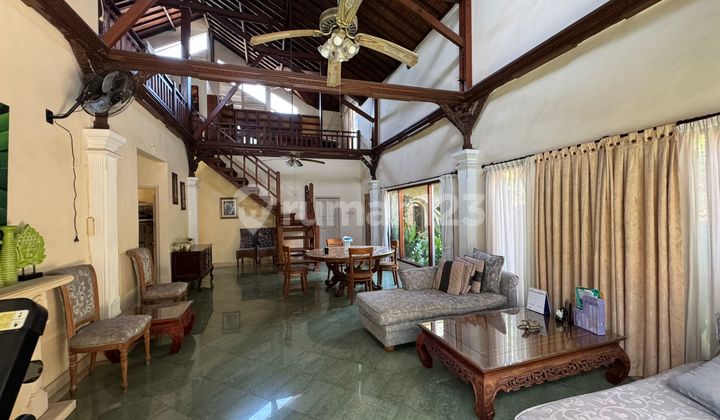 Strategis Vila 4 Kamar Tidur untuk Sewa Jangka Panjang di Sanur Tengah (43V)
