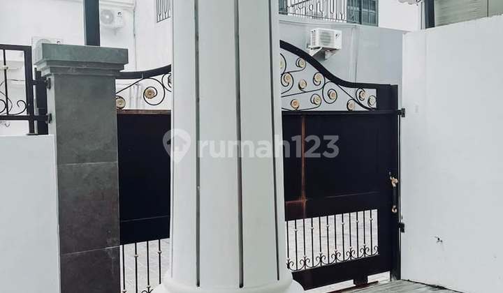 Fully Furnished Modern 3 Bedroom Villa in Central Denpasar (228V)