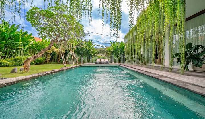 For Sale - 5 Bedroom Modern Villa In Umalas, Bali (215V)