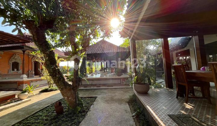 Premium Luxury Villa with 8 Rooms in a Strategic Location (47) Premium Luxury Villa with 8 Rooms in a Strategic Location (47)