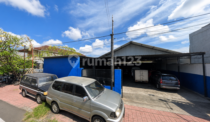 Commercial Property in Renon - Ideal for Workshop, Office & Business (101V) Commercial Property in Renon - Ideal for Workshop, Office & Business (101V)