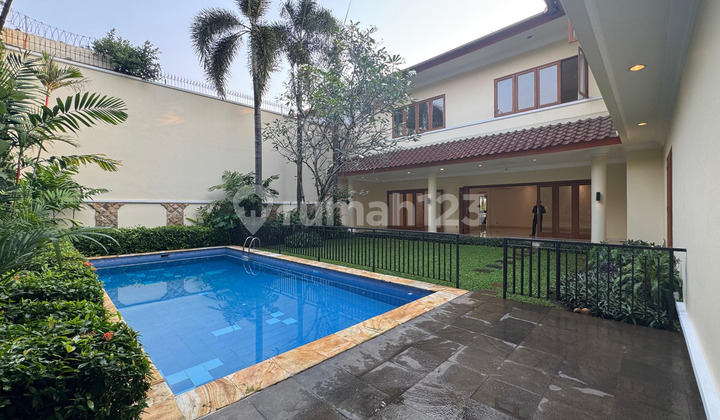 For Rent Nice House, Comfortable, And Quiet Location In Compound In Kemang